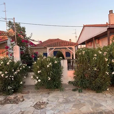 Familienfreundliches Fischerhaus am Strand Porto Heli Exterior foto