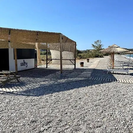 Familienfreundliches Fischerhaus am Strand Porto Heli Exterior foto